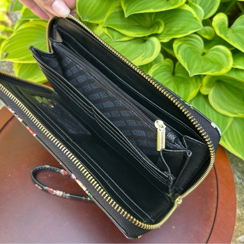 Steve Madden Black Floral Zip-Around Wallet Wristlet–Tons of Card Slots! - Picture 6 of 9